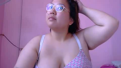 Snapshot of boobsiemarie chatting on May 2026 05:16:02 AM MommyMarie-Singlemom of 2. online show from May 2026 05:16:02 AM