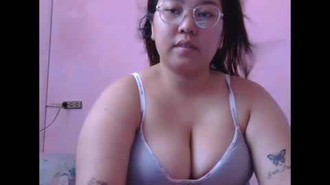 Snapshot of boobsiemarie chatting on June 2026 06:55:01 AM MommyMarie-Singlemom of 2. online show from June 2026 06:55:01 AM