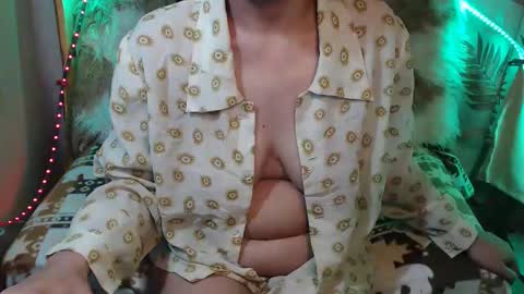 Snapshot of boobzy_hot chatting on December 2024 12:11:02 PM Zy online show from December 2024 12:11:02 PM