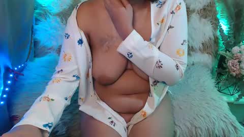 Snapshot of boobzy_hot chatting on January 2025 11:39:02 PM Zy online show from January 2025 11:39:02 PM