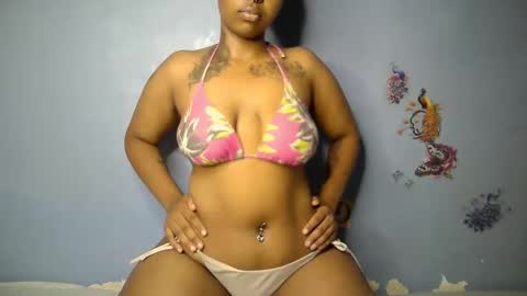 Snapshot of botty_queen chatting on April 2026 10:23:02 PM botty_queen online show from April 2026 10:23:02 PM