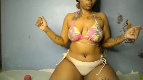 Snapshot of botty_queen chatting on April 2026 11:19:02 PM botty_queen online show from April 2026 11:19:02 PM
