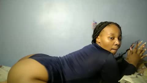 Snapshot of botty_queen chatting on May 2026 06:43:01 AM botty_queen online show from May 2026 06:43:01 AM