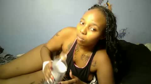 Snapshot of botty_queen chatting on May 2026 06:36:02 PM botty_queen online show from May 2026 06:36:02 PM