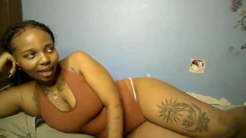 Snapshot of botty_queen chatting on May 2026 07:22:02 PM botty_queen online show from May 2026 07:22:02 PM
