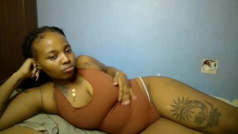 Snapshot of botty_queen chatting on May 2026 08:06:02 PM botty_queen online show from May 2026 08:06:02 PM