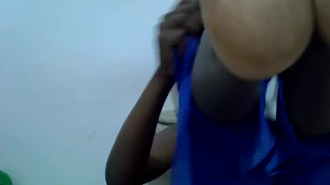 bouncy_vee online show from April 2026 11:33:02 AM