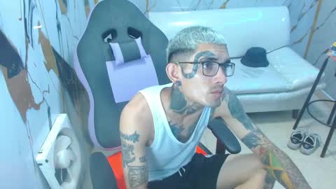 boy_tatto77 online show from January 2026 06:33:01 PM