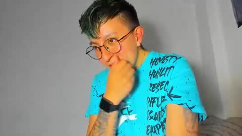 Edward ftm trans queerslave online show from December 2025 02:17:01 AM