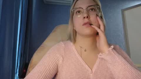 Snapshot of brandy__stars chatting on October 2025 06:56:02 AM Belle online show from October 2025 06:56:02 AM