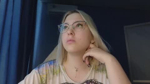 Snapshot of brandy__stars chatting on November 2025 07:51:01 AM Belle online show from November 2025 07:51:01 AM