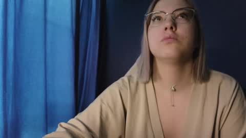 Snapshot of brandy__stars chatting on November 2025 04:11:01 AM Belle online show from November 2025 04:11:01 AM