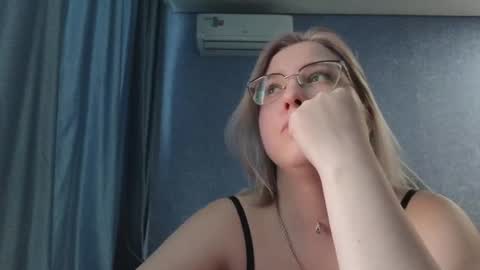 Snapshot of brandy__stars chatting on March 2026 11:49:02 AM Belle online show from March 2026 11:49:02 AM