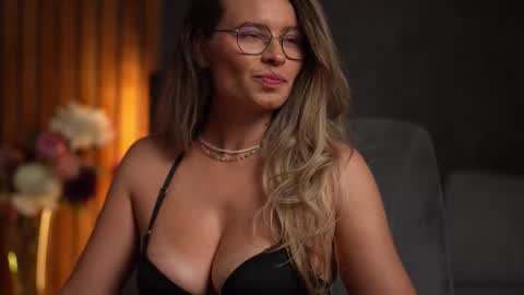 Alex online show from October 2025 04:33:01 AM