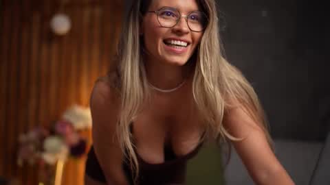 Alex online show from October 2025 04:10:02 AM