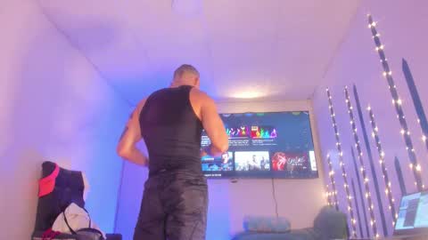 Instagram             twitter BRAN LOPEZ  online show from October 2025 09:34:02 AM