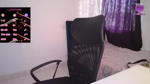 Snapshot of breathe333 chatting on February 2025 12:22:02 PM Ask me online show from February 2025 12:22:02 PM