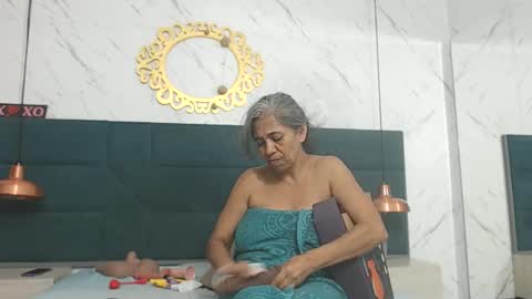 BRENDA VELASQUEZ online show from December 2025 10:17:02 PM