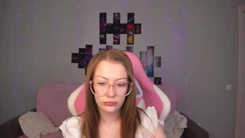 Snapshot of brendagloss_ chatting on March 2026 04:07:02 AM Brenda online show from March 2026 04:07:02 AM