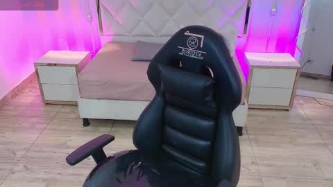 BRENDDA  online show from October 2025 04:22:02 AM