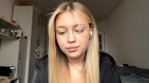 Mia   online show from April 2026 07:20:01 AM