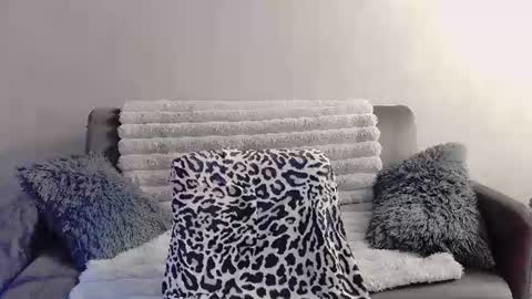bri_fox online show from June 2026 09:05:02 PM