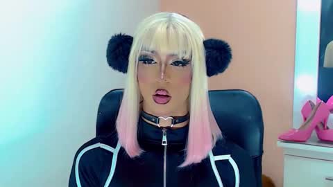 BRIANA online show from November 2025 08:41:01 PM