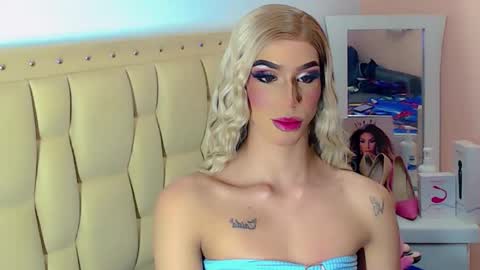 BRIANA online show from December 2025 07:42:02 PM