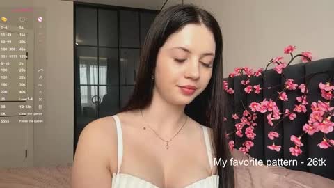 I am Valery ntmu Lets hit 10 Thumbs Up together We are almost done online show from April 2026 01:28:01 PM