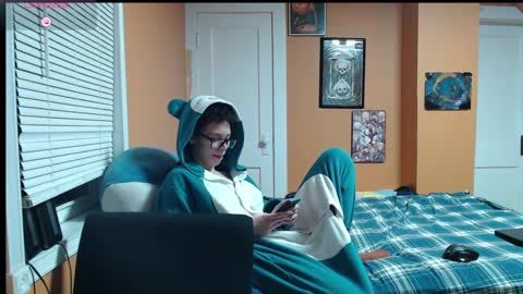 Strawberry online show from January 2025 12:46:01 AM