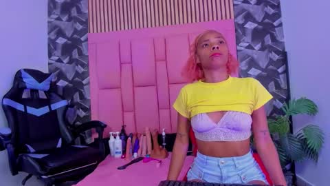 brithanyslim online show from December 2025 12:43:02 PM