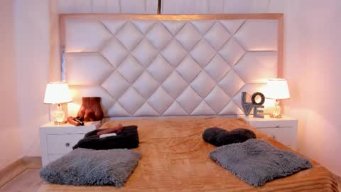 Brittany  online show from November 2025 04:01:02 AM