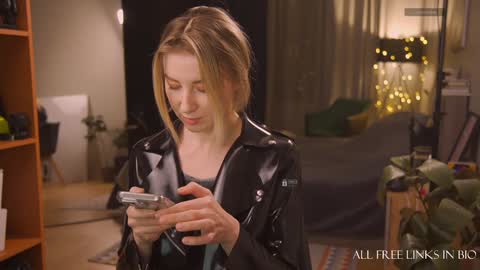 Snapshot of bronnica chatting on December 2024 04:06:01 PM Anna online show from December 2024 04:06:01 PM