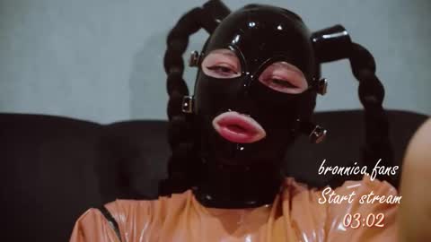 Snapshot of bronnica chatting on September 2025 02:40:02 PM Anna online show from September 2025 02:40:02 PM