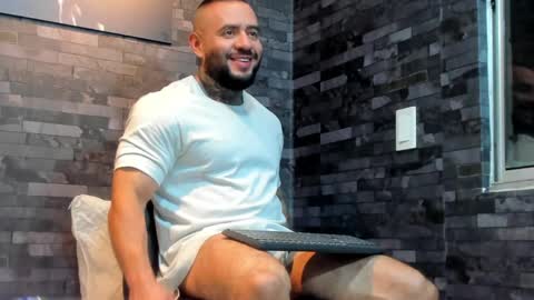 brucedallas online show from May 2026 01:10:02 AM
