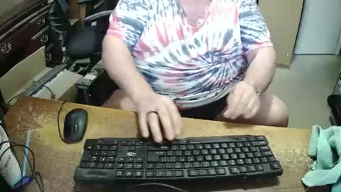 Bucku2 online show from April 2026 07:18:01 PM