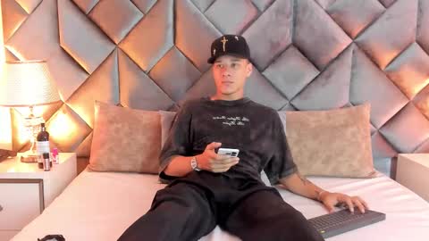 Snapshot of buda_and_cataleya_ chatting on February 2026 01:43:01 PM Buda y Cataleya online show from February 2026 01:43:01 PM