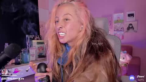 Snapshot of bun_nyx chatting on October 2025 04:30:01 AM online show from October 2025 04:30:01 AM