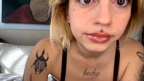 Bunnyaliengirl online show from January 2025 06:25:01 PM