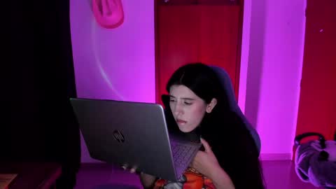 Snapshot of bunnyy09 chatting on December 2024 01:56:01 AM Jess online show from December 2024 01:56:01 AM