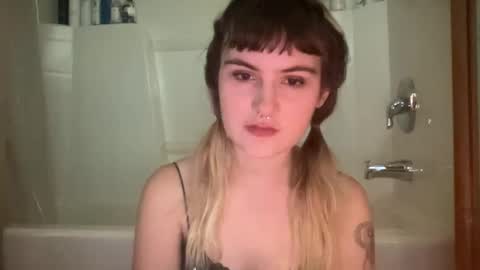 Snapshot of bushbabe3008 chatting on October 2025 10:20:02 PM esme gray online show from October 2025 10:20:02 PM