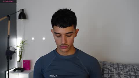 Buster independent model online show from October 2025 09:15:01 PM