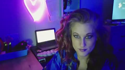 busybee83 online show from December 2025 12:23:02 PM