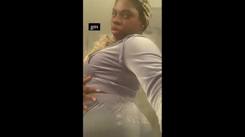 butterfliou124 online show from April 2026 06:54:02 PM