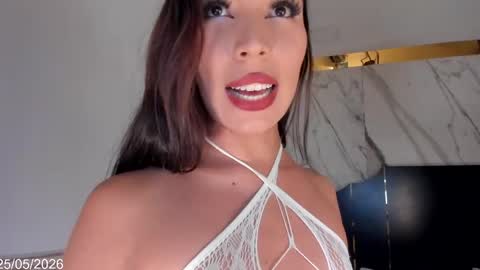 Snapshot of bylie_hills chatting on May 2026 09:54:01 PM bylie_hills online show from May 2026 09:54:01 PM