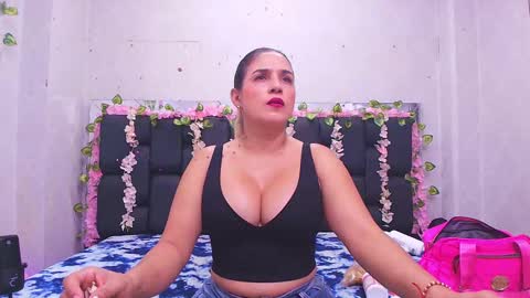 Carolina online show from October 2025 03:04:01 AM