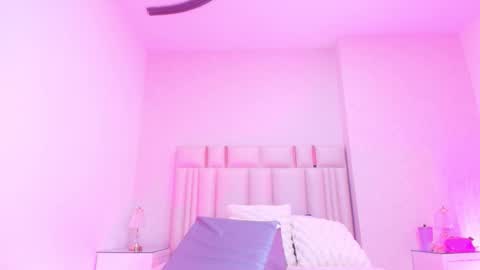 Carolina online show from November 2025 03:15:01 AM