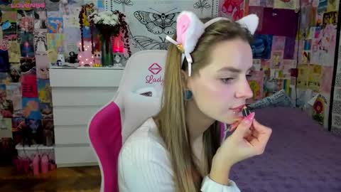 Emily  online show from October 2025 06:21:01 PM