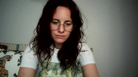 Snapshot of caitie__citrine chatting on December 2024 10:31:01 PM Caitie Citrine online show from December 2024 10:31:01 PM