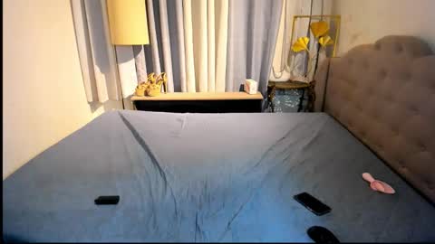 C A I T L Y N online show from November 2025 07:00:01 AM